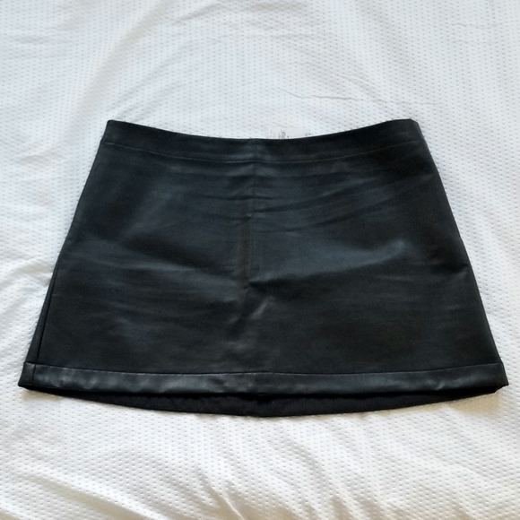NWT Gap Faux Leather Mini Skirt - Picture 4 of 8